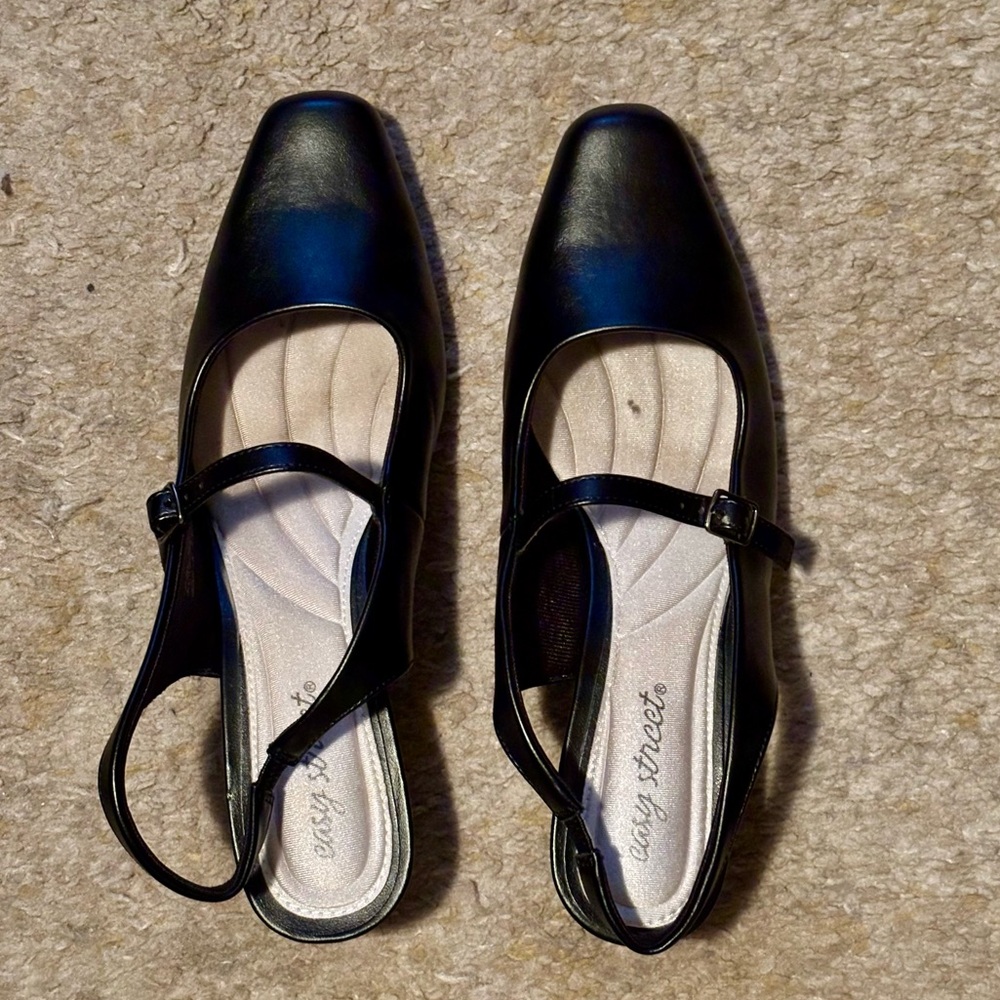 Easy Street Women's Black Mary Jane Slingback Heels